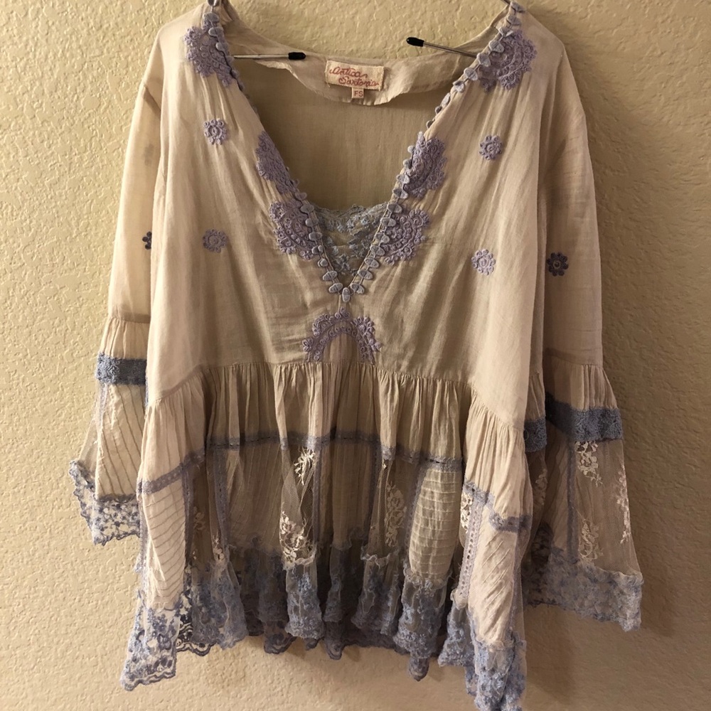 Bell sleeve Lace top